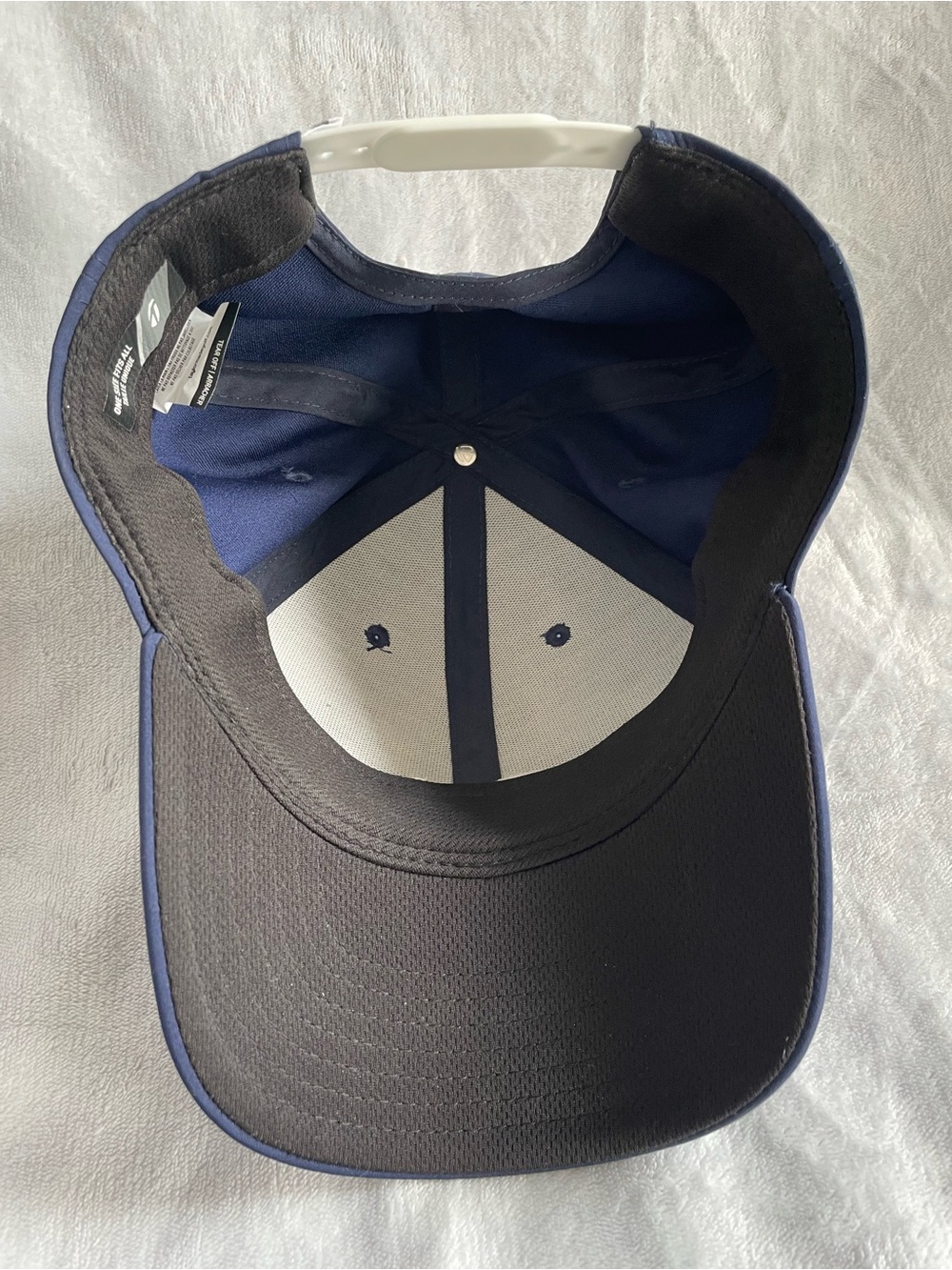 TaylorMade LOGO Golf Hat - Picture 2 of 6